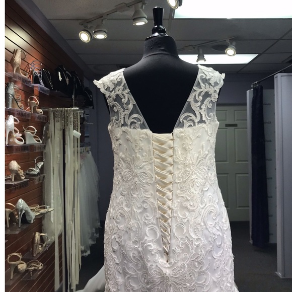 Lia Mia - Style MB9191 - Size 18 - Ivory - Picture 4 of 4